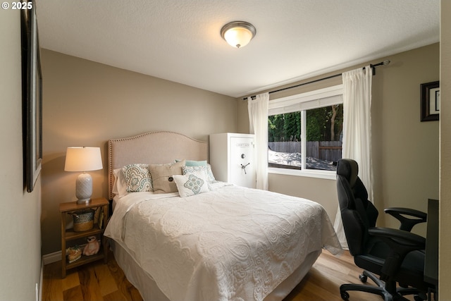 1025 S Grant St, Canby, OR 97013 - bedroom featuring a desk and wood finished floors