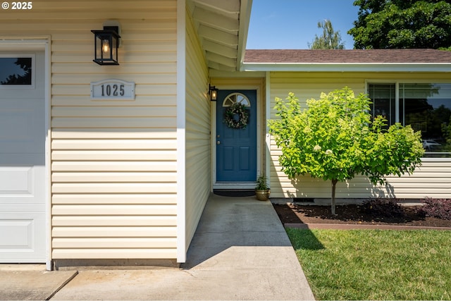 1025 S Grant St, Canby, OR 97013 - doorway to property featuring a shingled roof
