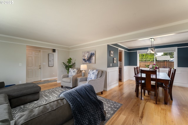 1025 S Grant St, Canby, OR 97013 - living area featuring light wood-style flooring, wainscoting, and crown molding