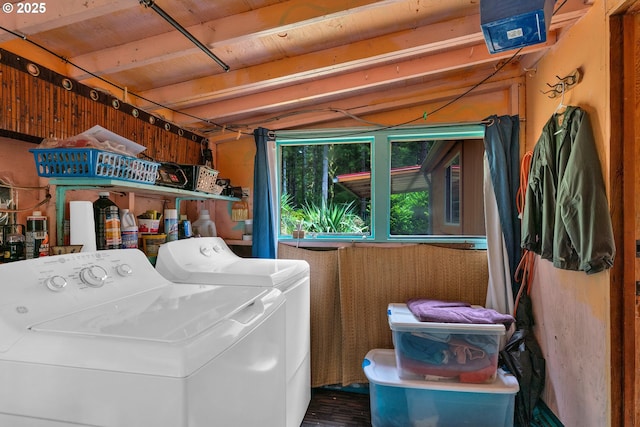 91625 W Fork Rd, Deadwood, OR 97430 - laundry room with independent washer and dryer