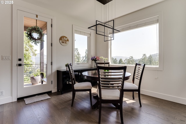 967 S 66th Pl, Springfield, OR 97478 - dining area with a chandelier, healthy amount of natural light, and dark wood-type flooring