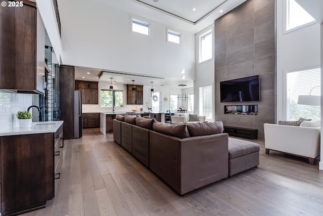 967 S 66th Pl, Springfield, OR 97478 - living area with a high ceiling and light wood-style floors