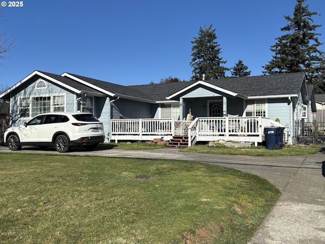 ranch-style house featuring a front yard and covered porch