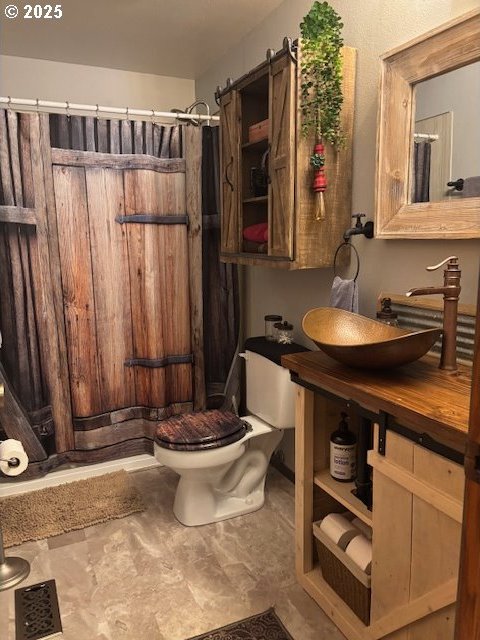 610 SE Maple St, Oakland, OR 97462 - full bath with toilet, a shower with curtain, and vanity