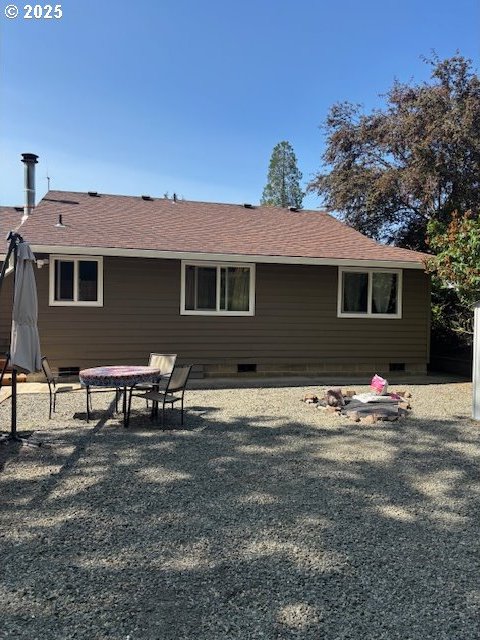 610 SE Maple St, Oakland, OR 97462 - rear view of house with crawl space
