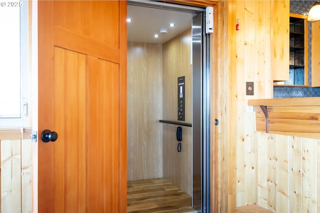 371 Summit Ridge Dr, The Dalles, OR 97058 - elevator featuring recessed lighting