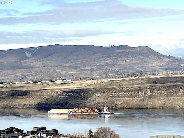371 Summit Ridge Dr, The Dalles, OR 97058 - view of mountain background with a large body of water