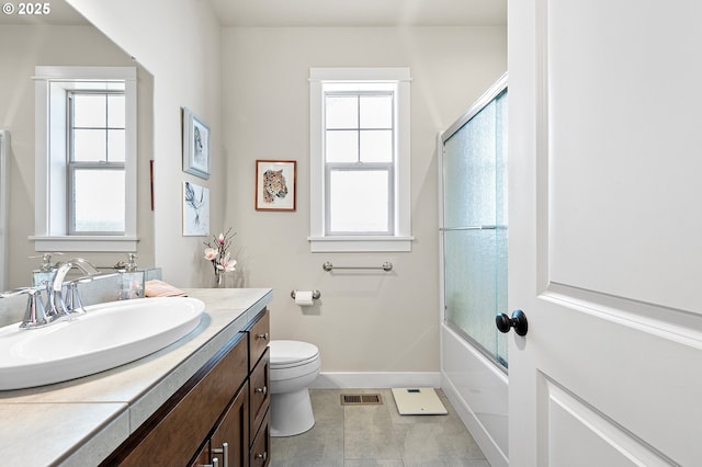 full bath featuring toilet, baseboards, visible vents, and plenty of natural light