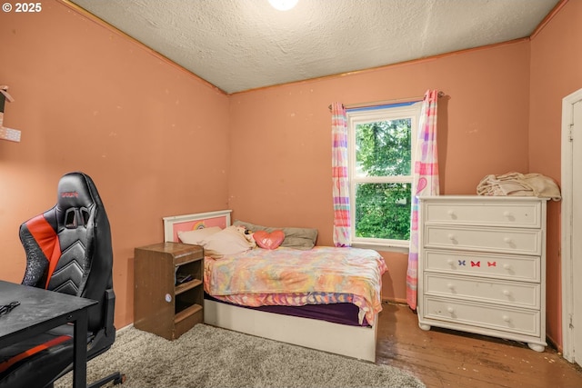 13307 SE Raymond St, Portland, OR 97236 - bedroom featuring a textured ceiling, wood-type flooring, and a desk