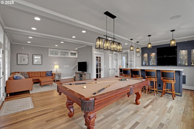 playroom featuring recessed lighting, light wood-type flooring, bar area, and crown molding