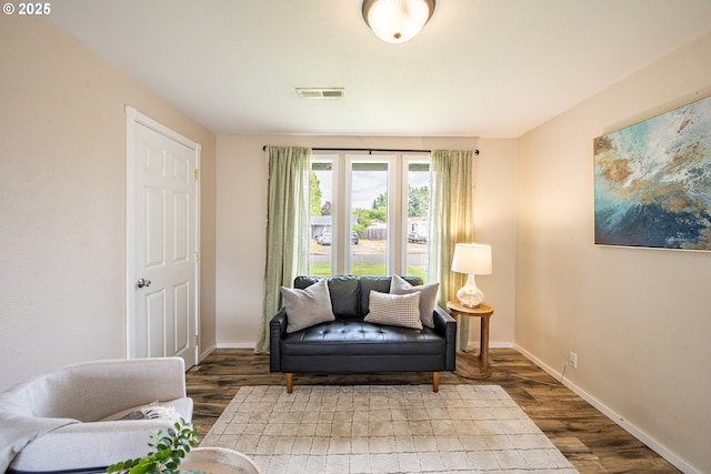 5354 Cody Ave, Eugene, OR 97402 - living area featuring wood finished floors and baseboards
