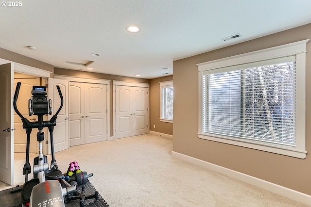 exercise area with carpet floors, recessed lighting, visible vents, and baseboards