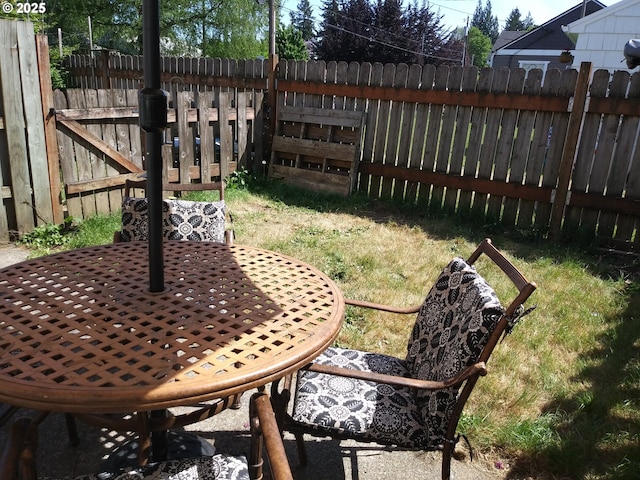 878 I St, Washougal, WA 98671 - fenced backyard with outdoor dining area