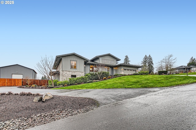 view of front facade featuring a garage and a front lawn