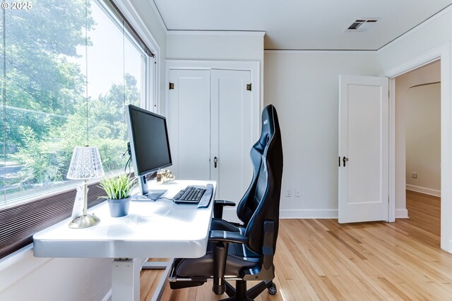 1556 Washington St, Eugene, OR 97401 - office with light wood-style floors and baseboards