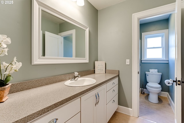 1556 Washington St, Eugene, OR 97401 - bathroom with vanity, toilet, and baseboards