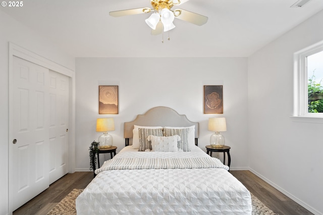 bedroom featuring wood finished floors, baseboards, and a closet