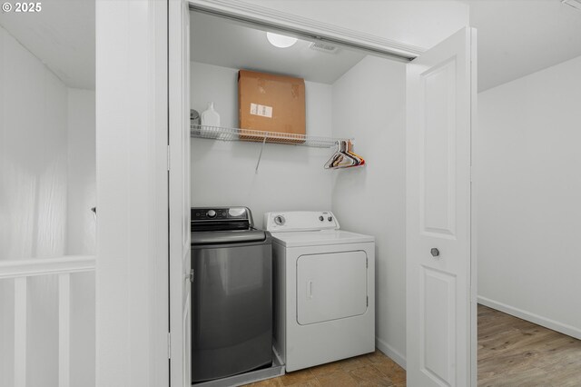 12115 NE 40th Cir, Vancouver, WA 98682 - laundry room featuring visible vents, baseboards, washer and clothes dryer, and laundry area