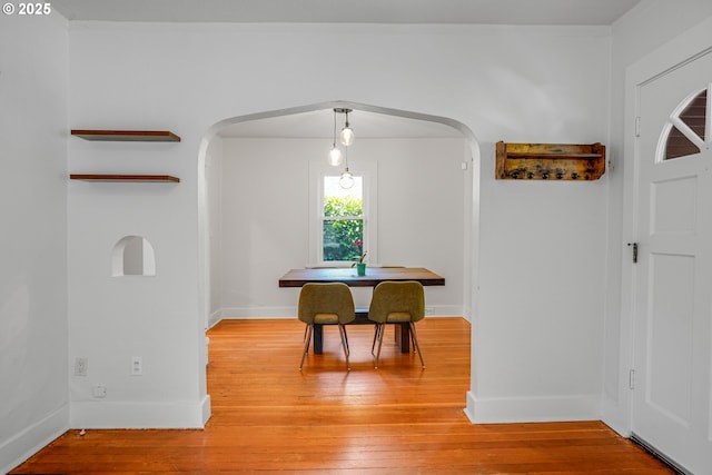 1605 NE 76th Ave, Portland, OR 97213 - dining room with arched walkways and light wood finished floors