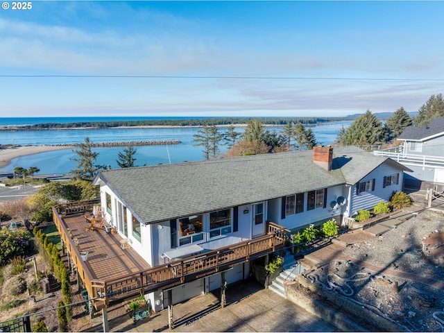 view of front of property featuring a water view