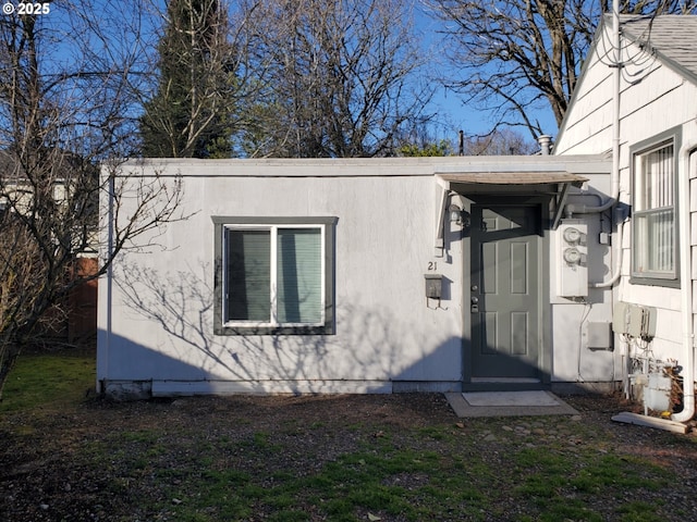 view of exterior entry featuring stucco siding