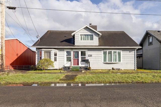 view of front facade with a front lawn