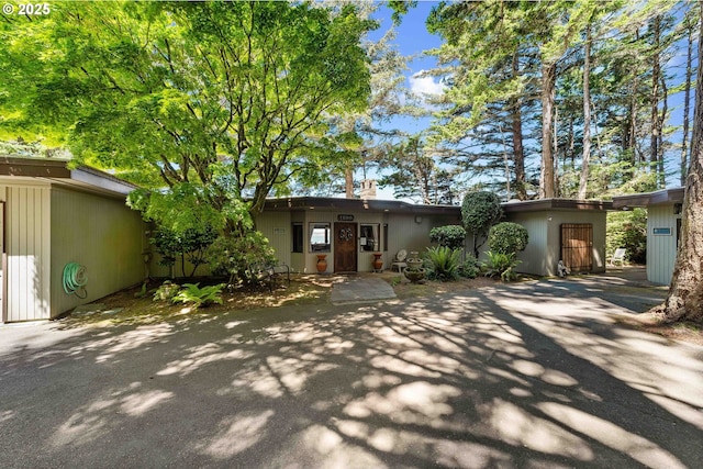 1230 Seagate Ave, Coos Bay, OR 97420 - view of mid-century home