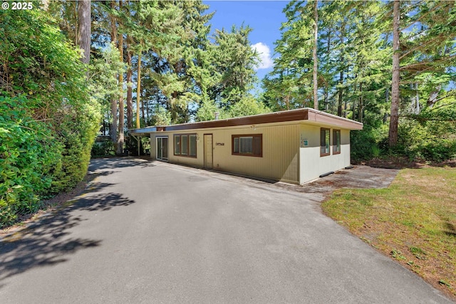 1230 Seagate Ave, Coos Bay, OR 97420 - view of front facade with view of wooded area