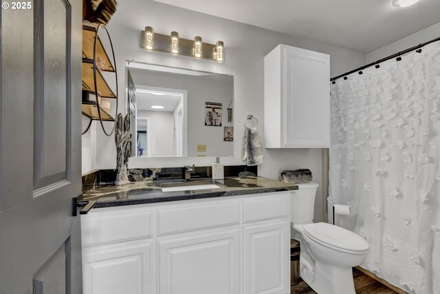 4634 Harriet Ave, Eugene, OR 97402 - bathroom with vanity and curtained shower