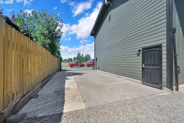 4634 Harriet Ave, Eugene, OR 97402 - view of patio with a gate