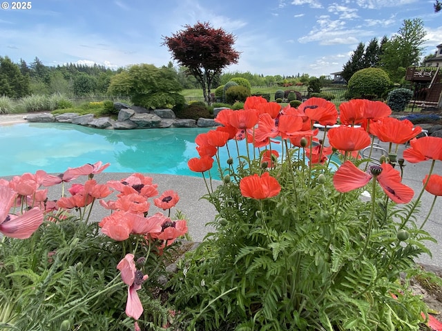 300 SE Arrow Creek Ln, Gresham, OR 97080 - outdoor pool featuring fence