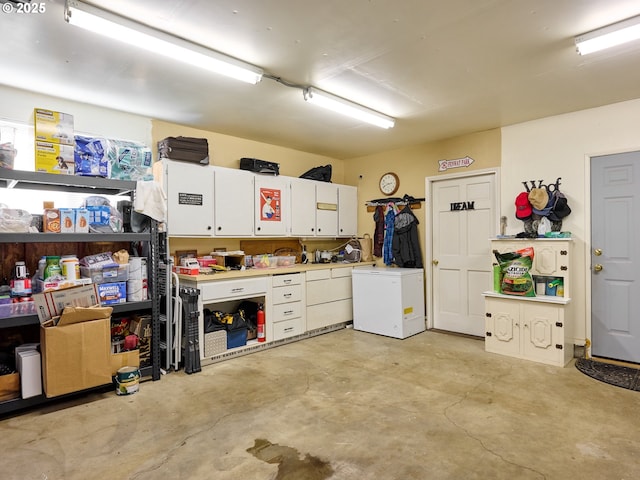 427 E Clackamas Cir, Woodburn, OR 97071 - garage with fridge