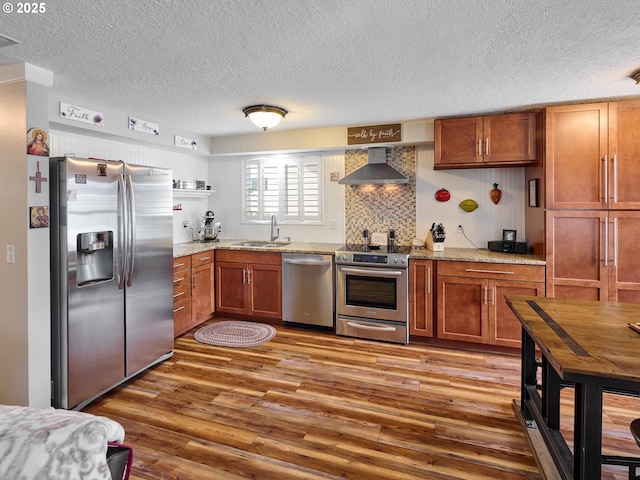 427 E Clackamas Cir, Woodburn, OR 97071 - kitchen featuring wall chimney exhaust hood, a textured ceiling, appliances with stainless steel finishes, wood finished floors, and a sink