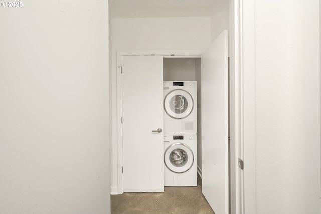 4889 NE Going St, Portland, OR 97218 - laundry room featuring stacked washer / drying machine