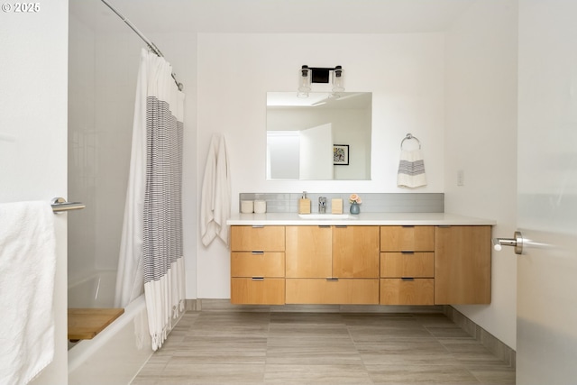 4889 NE Going St, Portland, OR 97218 - bathroom featuring vanity and shower / bath combo