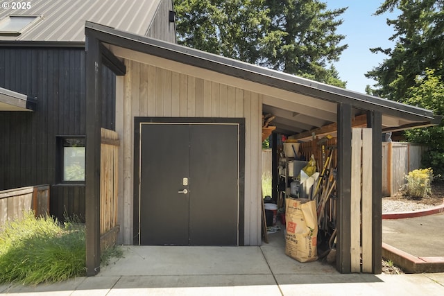 4889 NE Going St, Portland, OR 97218 - view of garage