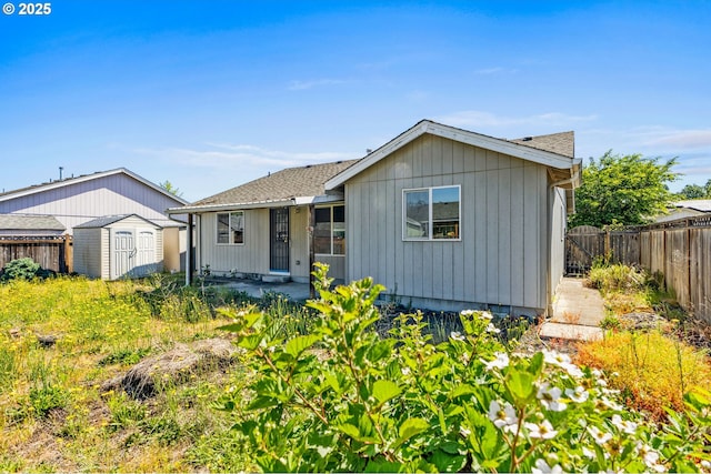1222 Laurel Ct, Sweet Home, OR 97386 - view of front of house with a fenced backyard, a patio area, and a shingled roof