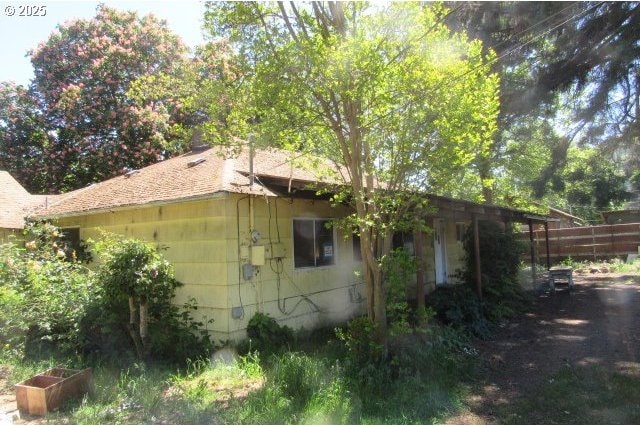 509 Dyke Rd, Dillard, OR 97432 - view of home's exterior featuring fence