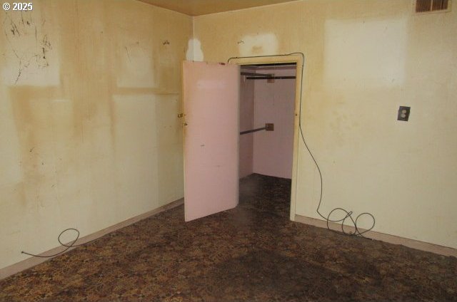 509 Dyke Rd, Dillard, OR 97432 - unfurnished bedroom featuring visible vents