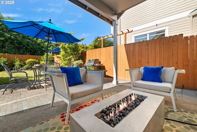 2608 N Winchell St, Portland, OR 97217 - fenced backyard with a patio, an outdoor living space with a fire pit, and outdoor dining area