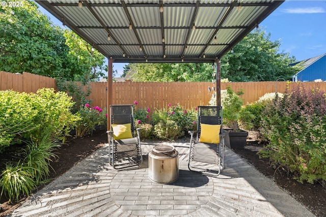 2608 N Winchell St, Portland, OR 97217 - fenced backyard featuring a patio