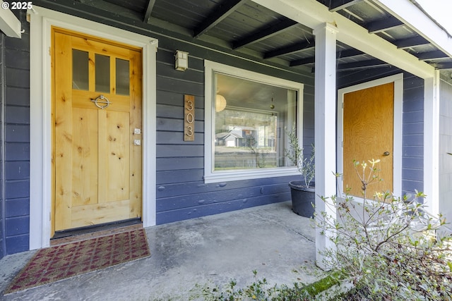 property entrance with covered porch