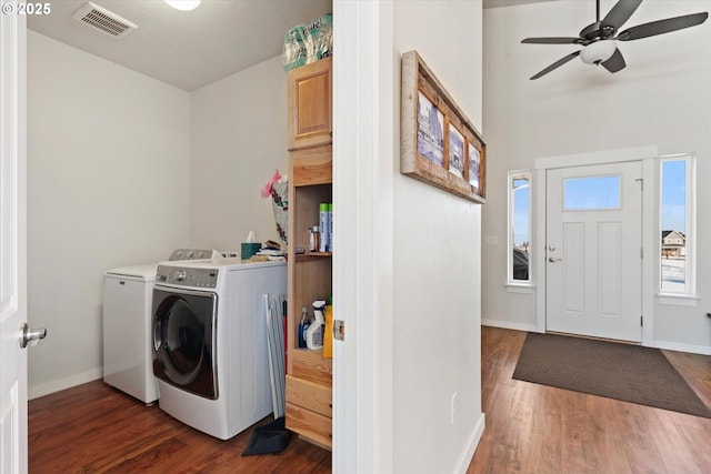 washroom with dark wood-type flooring, separate washer and dryer, and ceiling fan