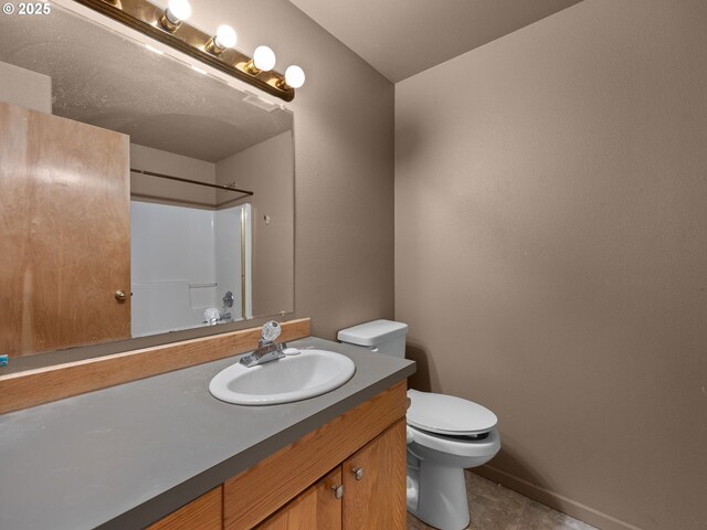 17555 Koch Ct, Sandy, OR 97055 - full bathroom featuring toilet, vanity, a shower, and baseboards