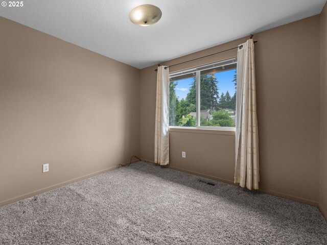 17555 Koch Ct, Sandy, OR 97055 - carpeted empty room featuring baseboards
