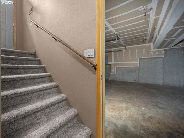 17555 Koch Ct, Sandy, OR 97055 - stairway featuring concrete flooring