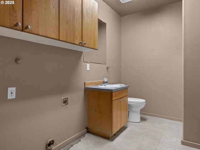 17555 Koch Ct, Sandy, OR 97055 - bathroom with vanity, toilet, baseboards, and tile patterned floors