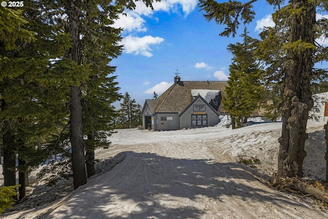 view of street with dirt driveway