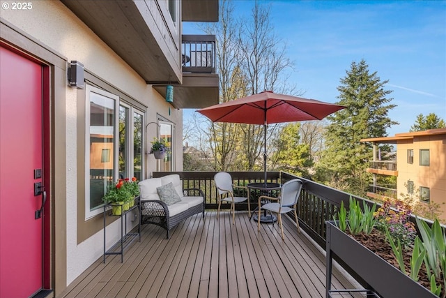 724 NW Westover Cir, Portland, OR 97210 - view of wooden terrace
