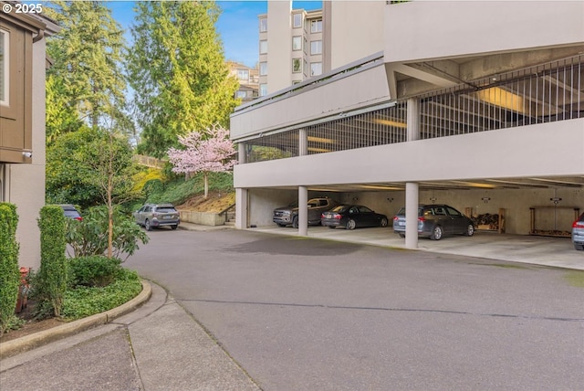724 NW Westover Cir, Portland, OR 97210 - view of parking